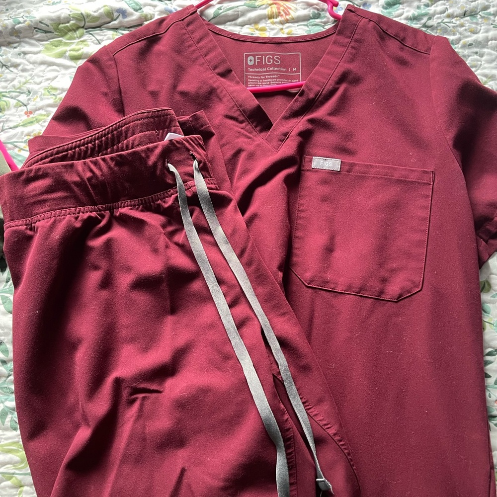 Figs Maroon Scrub Set